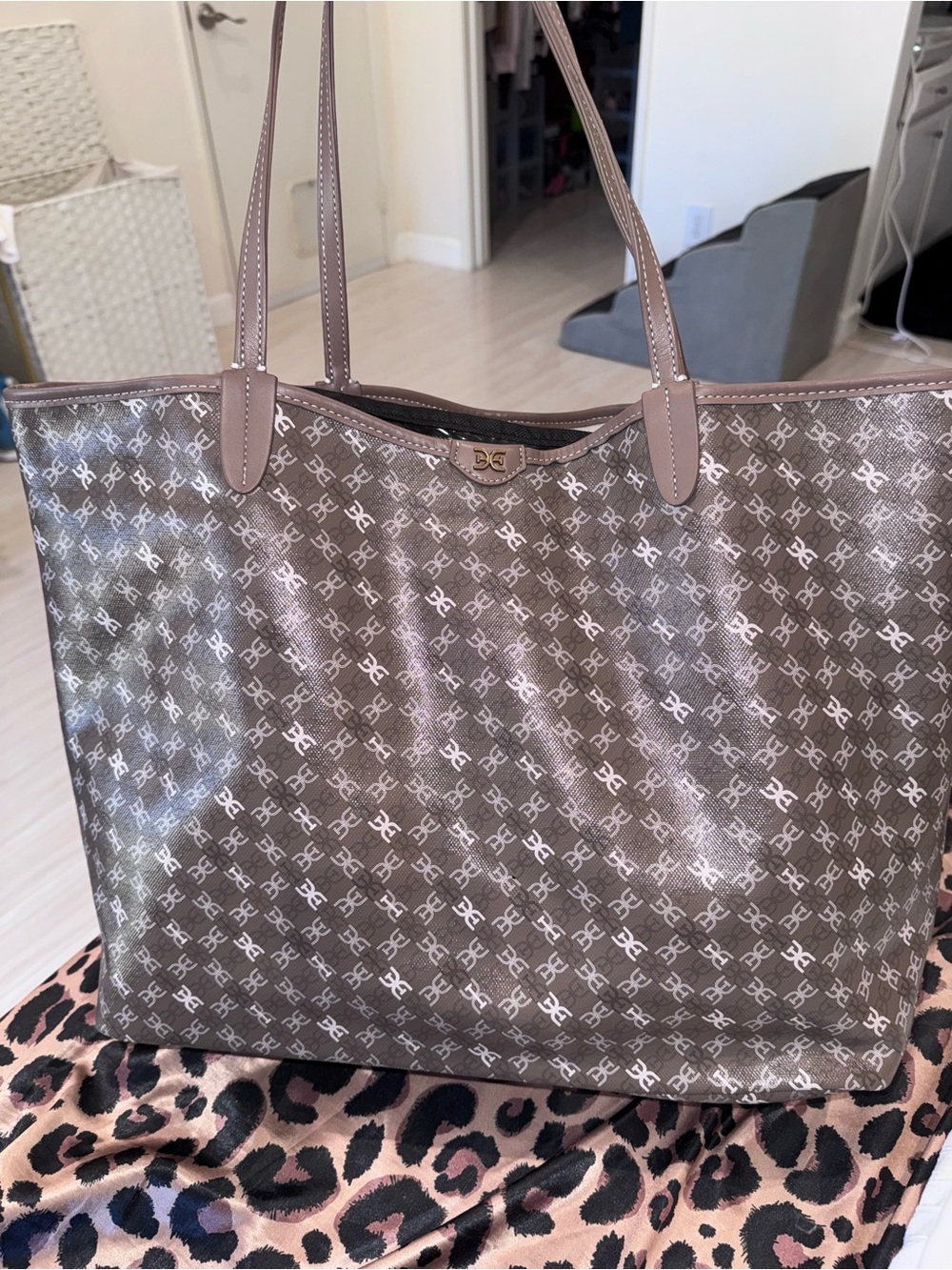 Sam Edelman Large Harper Monogram Shopper Tote - Picture 4 of 8